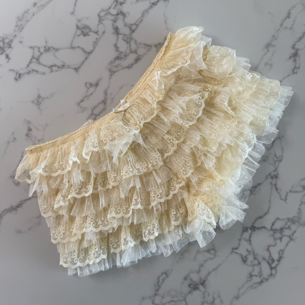 Jaded London Rhea Lace Ruffle Bloomer Micro Shorts - Vanilla - Size US 4 - Picture 2 of 7